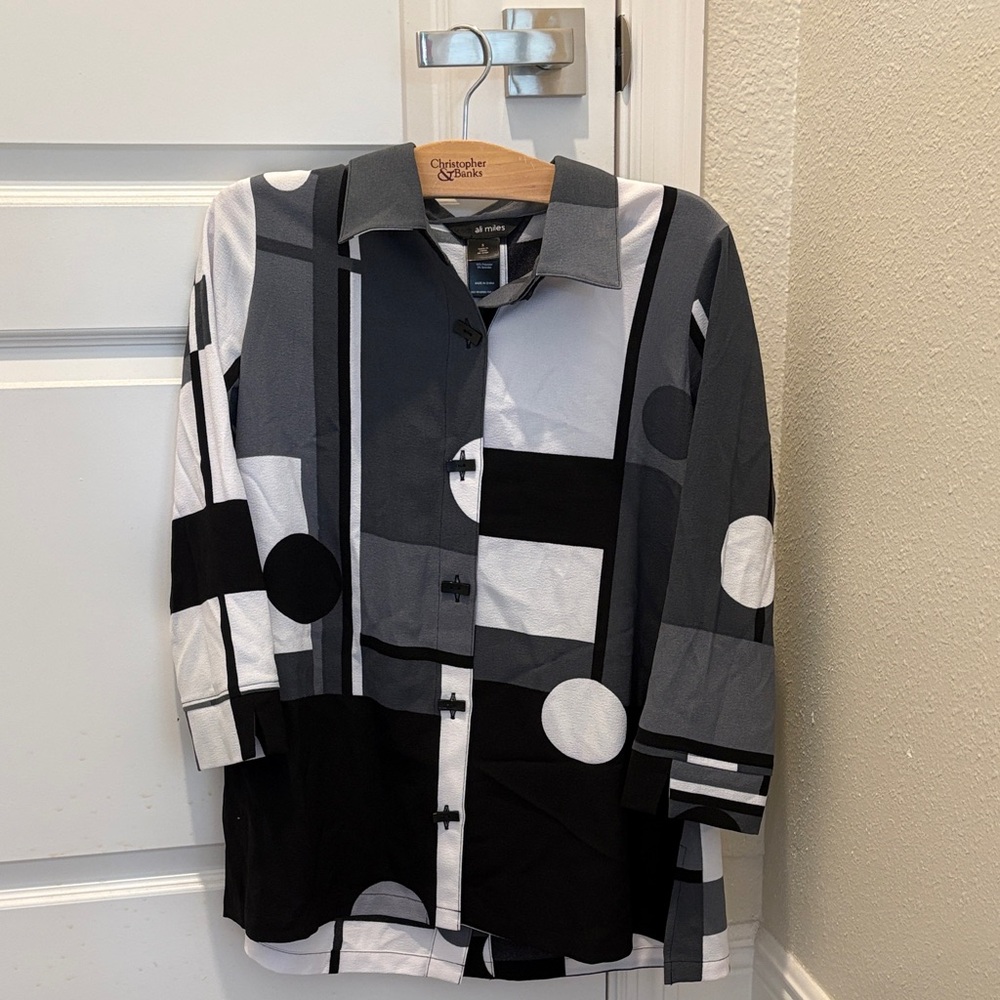 Ali Miles Black and Gray Geometric Shirt